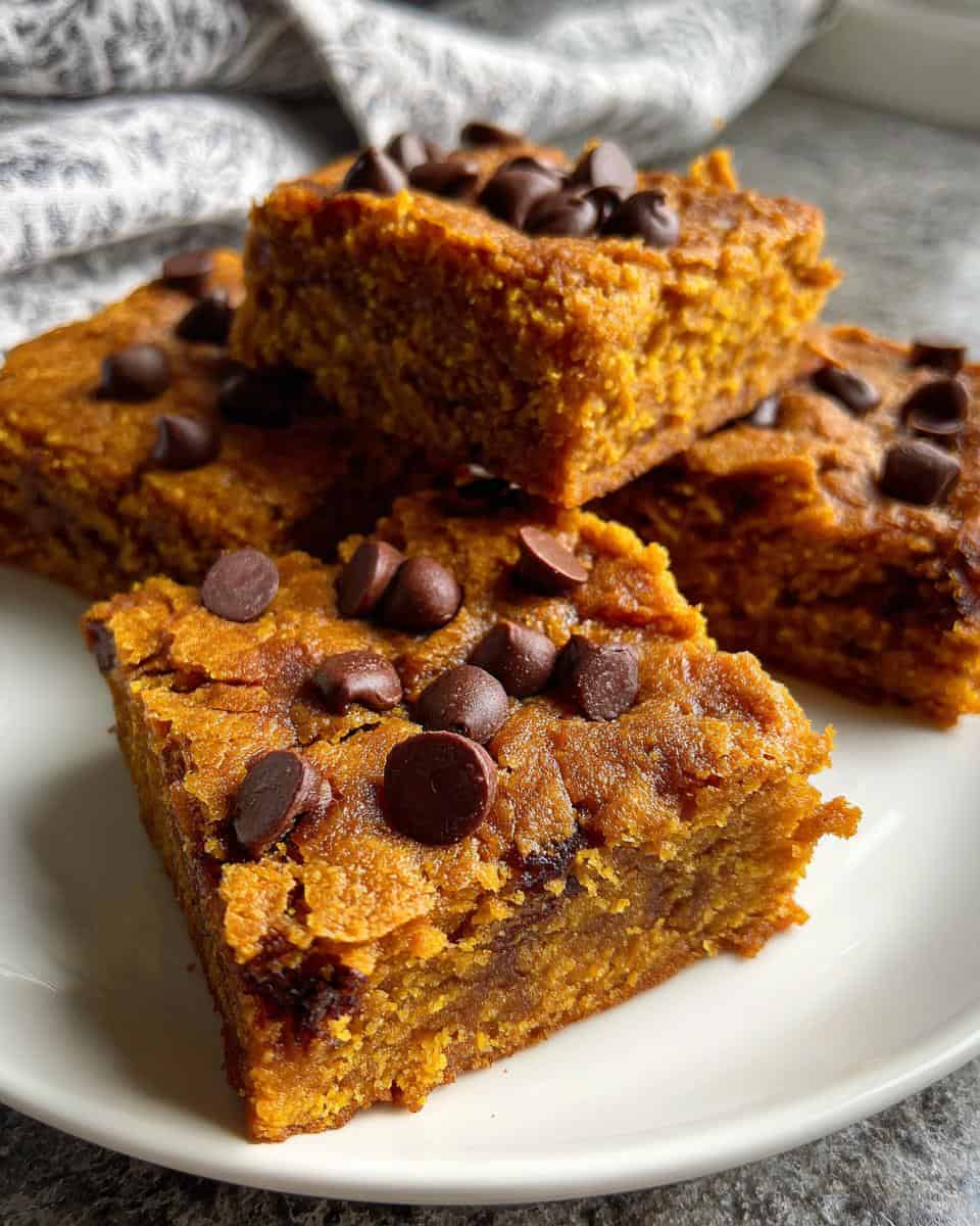 Chewy Pumpkin Blondies with Fall Spices - detail 3