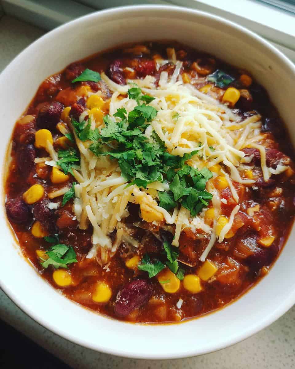 Flavor-Packed Vegetarian Chili Recipe - detail 3